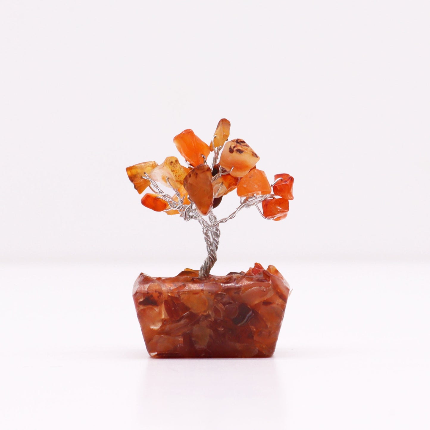 Mini-Edelsteinbaum auf Orgonitbasis – Karneol (15 Steine)